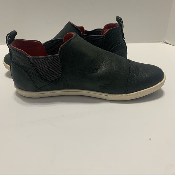 OluKai Black and Red Ankle Boots - Picture 7 of 10